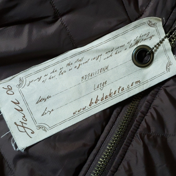 NWT Brown vest with fur hood - Picture 4 of 5